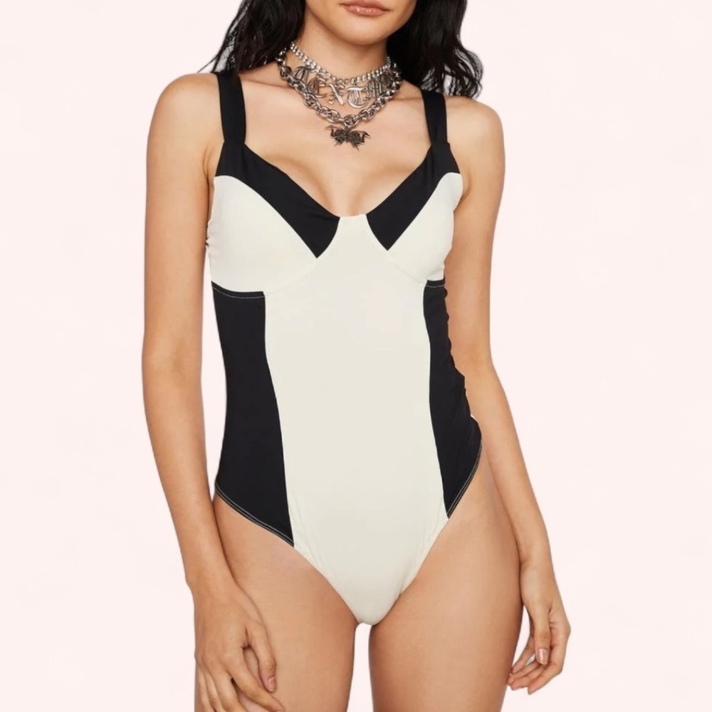Le Lis NWOT Black Ivory Colorblock Sweetheart Neck Bodysuit Size M